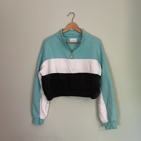 Crop Sweater - Picture 2 of 5